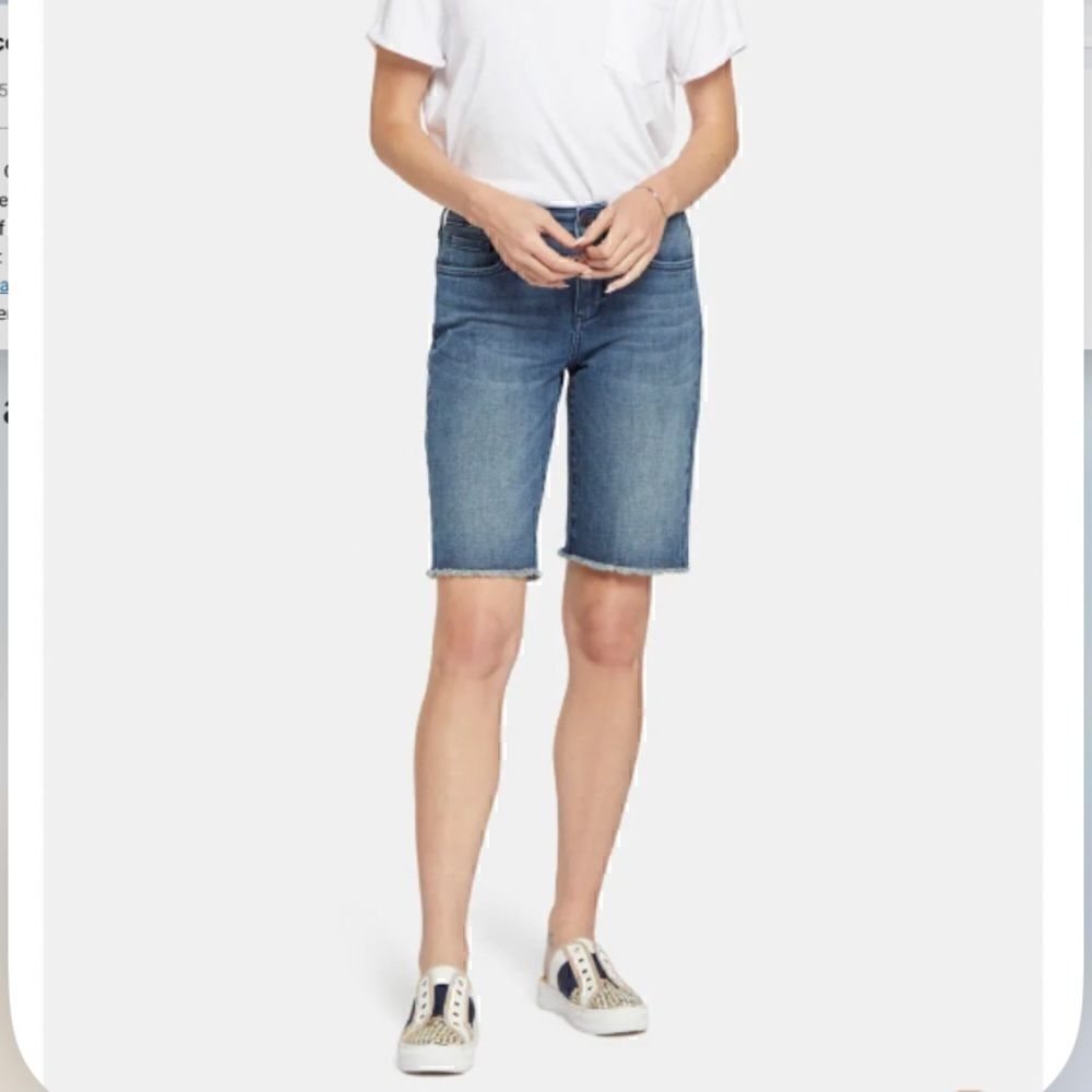 NWTs NYDJ Boyfriend Jean Shorts w/ Frayed Hem Size 6